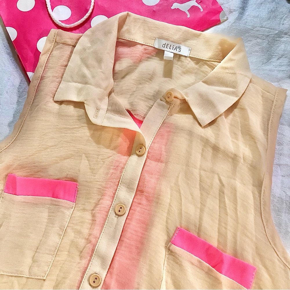 NWOT Vintage Delia’s Sleeveless Beige Blouse with Hot Pink Accents. Size Large